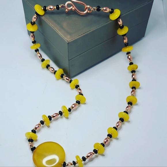 Yellow Agate necklace - Picture 2 of 3